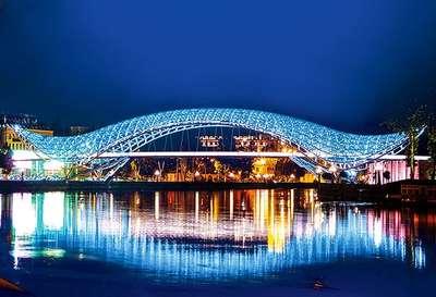 Անսովոր կամուրջներ. Թբիլիսիի Խաղաղության կամուրջը